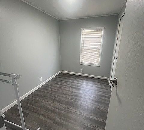 3rd image of 213 Silver Maples Dr