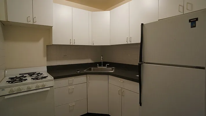 Rented by Moses Stoller, LREB | media 6