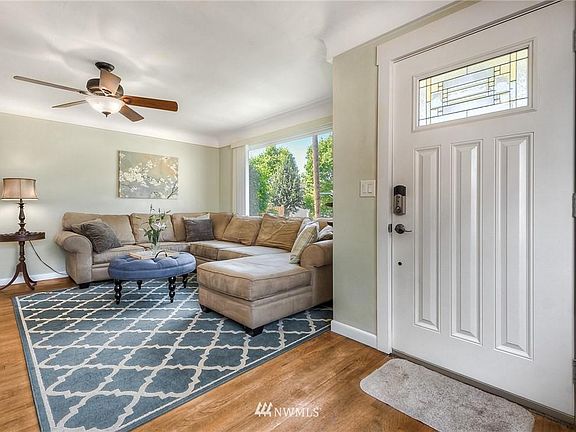 4th image of 614 D St SE