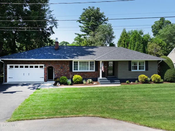 1040 John Alden Lane, Schenectady, NY 12306