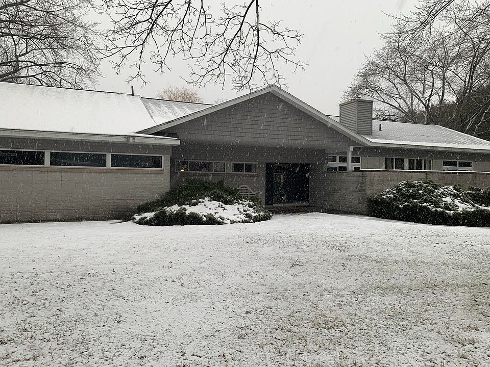 1st image of 250 Gilchrist Ave