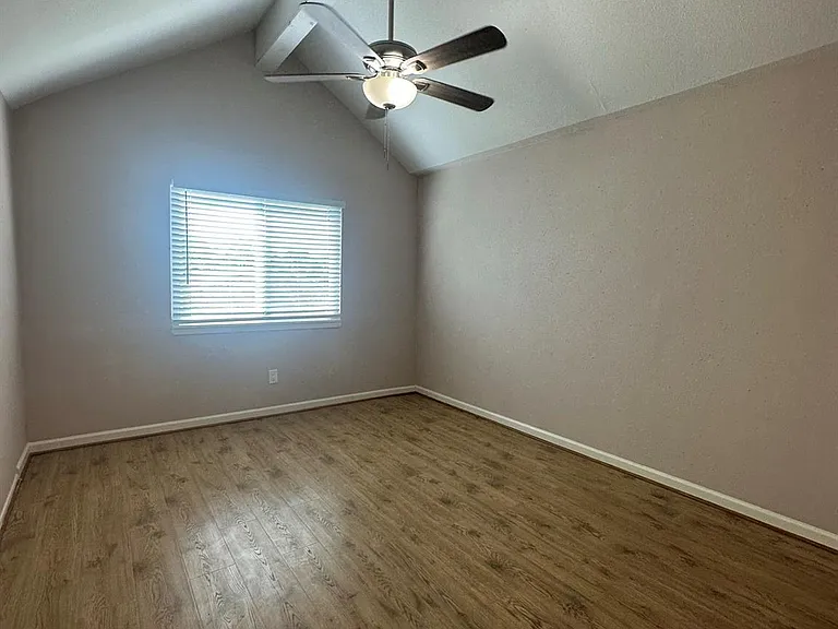 1222 Ravenscourt Dr — Photo 11