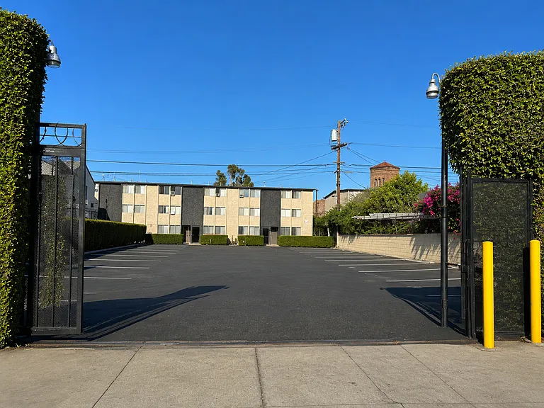 1505 S Hoover St #6 — Photo 24