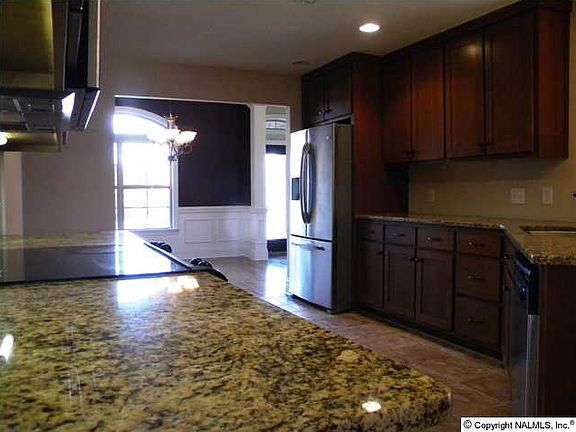 3rd image of 116 Laurel Bend Dr