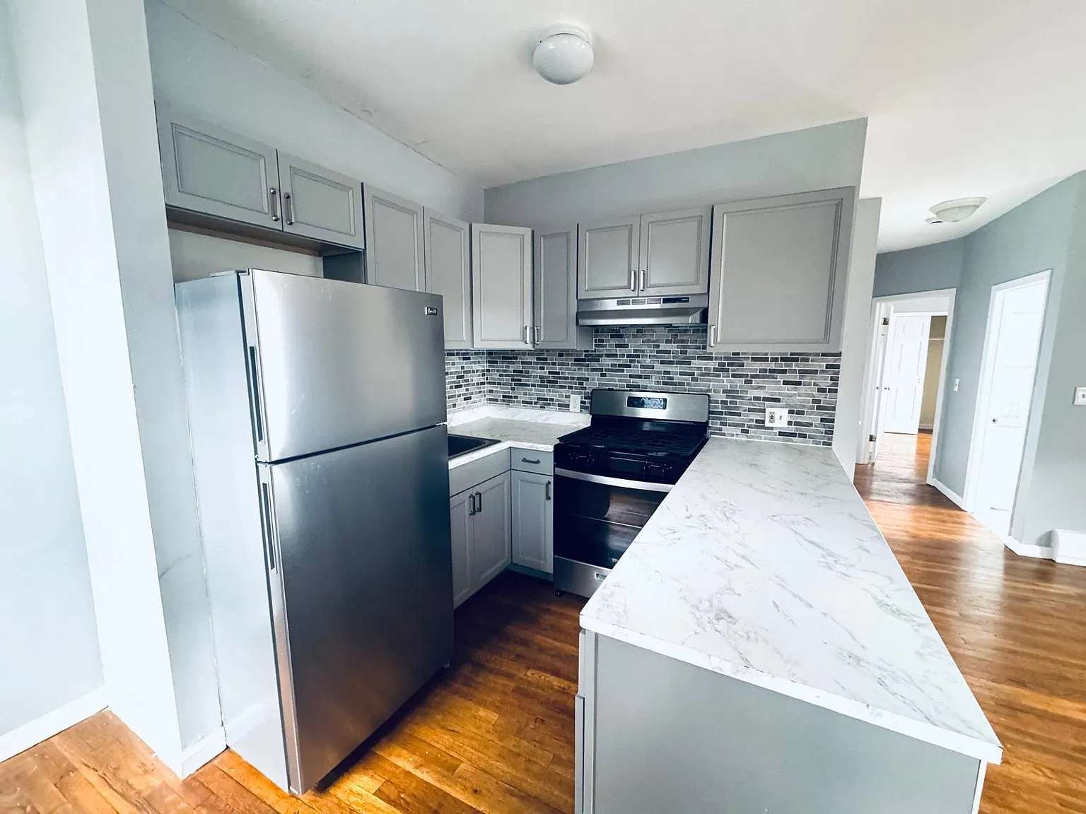 1 bed, 1.0 bath, $2,500 — Photo 4