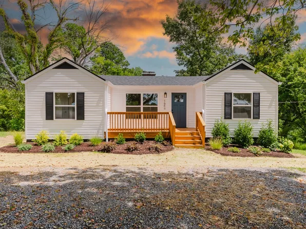 1646 Pleasant Grove Rd, Westmoreland, TN 37186