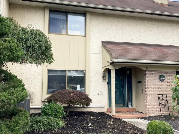 14 Pine Woods Ct, Reading, PA 19607