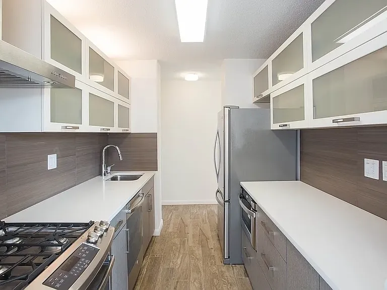 460 2nd Ave #9A — Photo 2