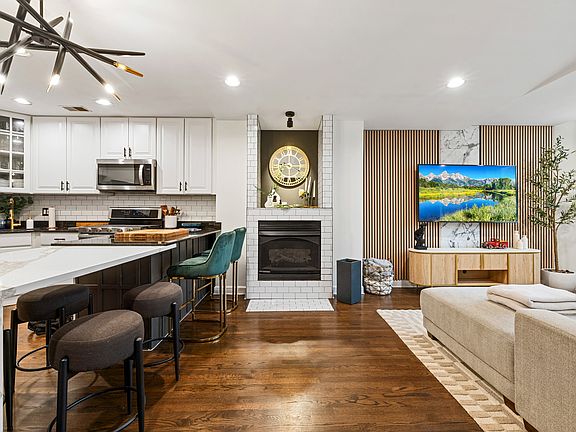 2nd image of 2625 N Ashland Ave APT 1B