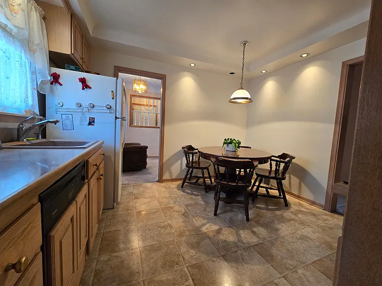7411 Fenton St — Photo 4
