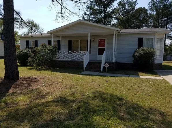 2712 Lowlander Dr, Raeford, NC 28376