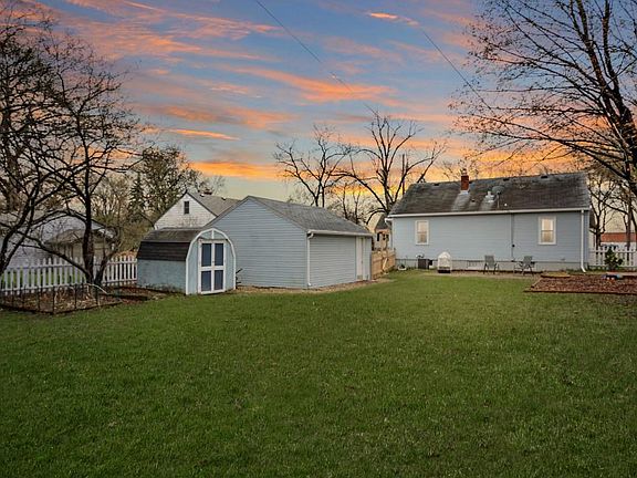 4th image of 6706 Cloverdale Ave
