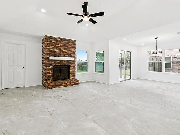 3rd image of 245 Louise Ct