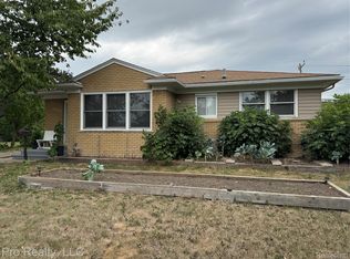17028 W Thirteen Mile Rd, Beverly Hills, MI 48025