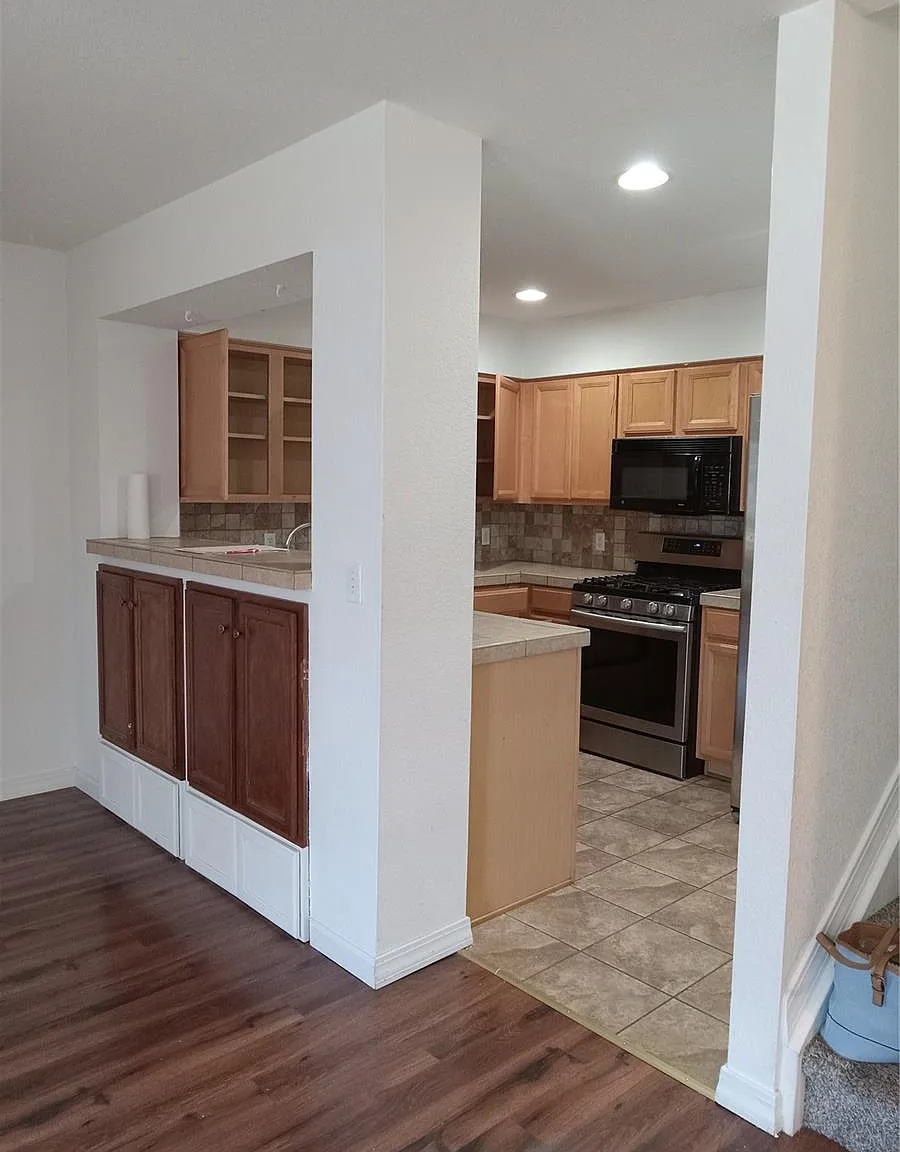 3 bed, 2.5 bath, 1238 sqft, $2,500 — Photo 3
