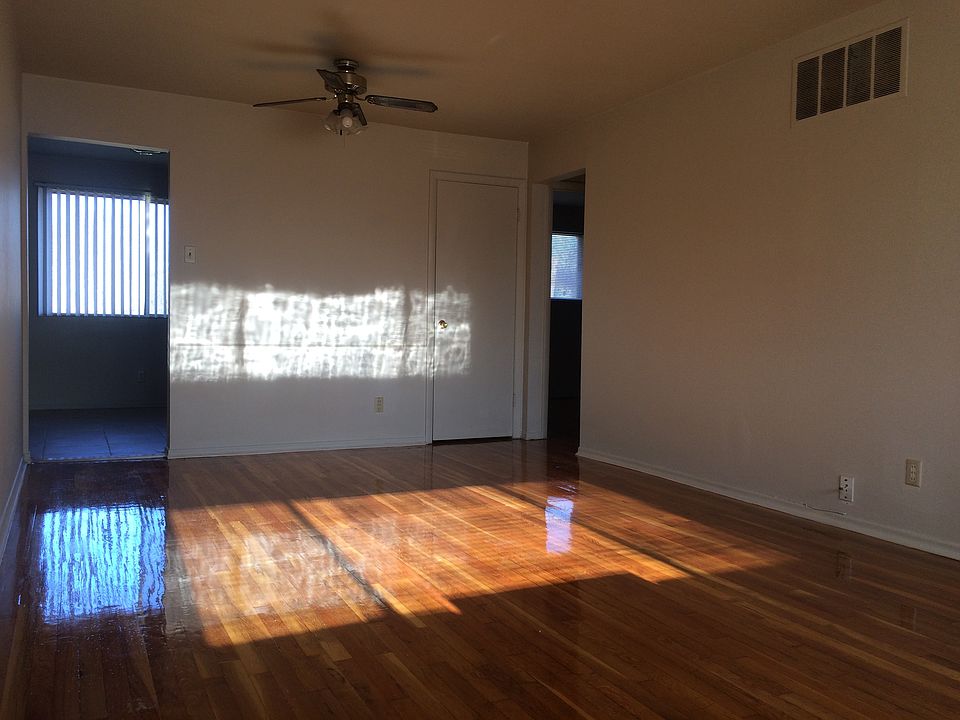 1st image of 2385 Chaucer Ave APT 4