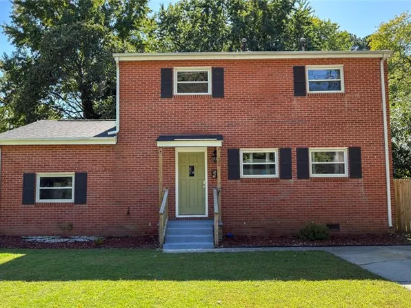32 Mennonite Ln, Newport News, VA 23602