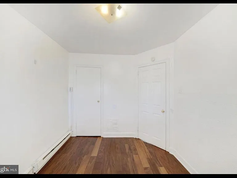 1133 Clover Ln — Photo 9