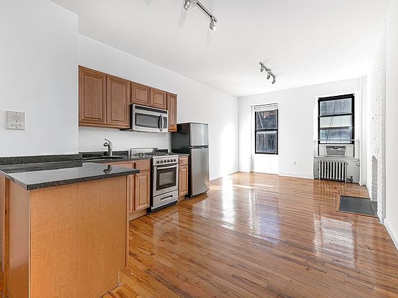 2nd image of 242 Mulberry St APT 12