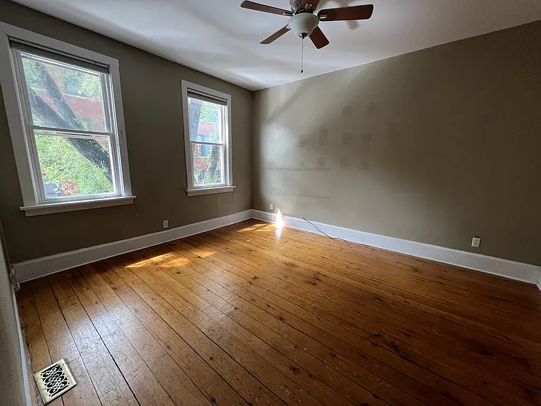2010 W Concord Pl — Photo 10
