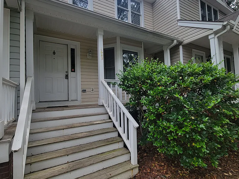1645 Claiborne Ct — Photo 1