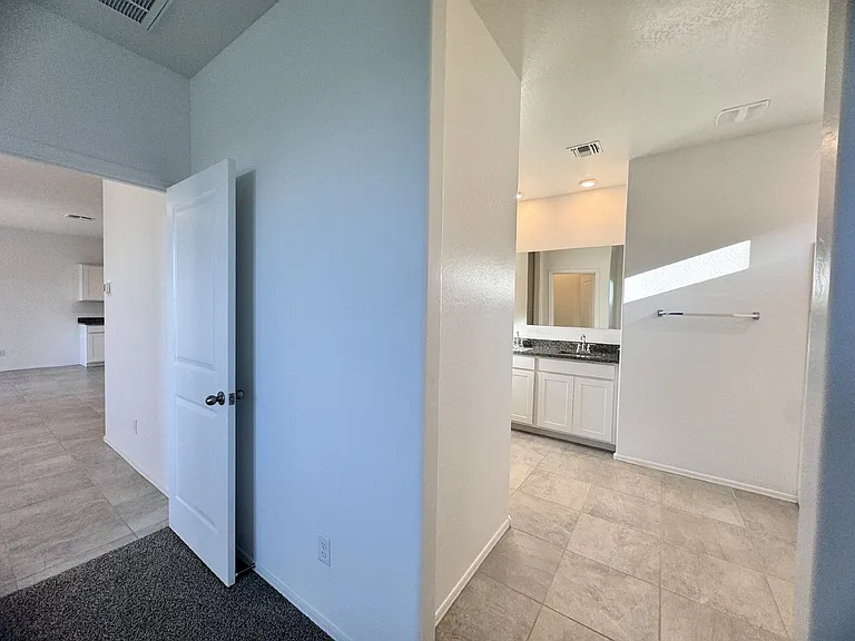 1137 W Chimes Tower Dr — Photo 14