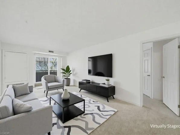 416 Limeridge Rd E #303, Hamilton, ON L9A 2S7