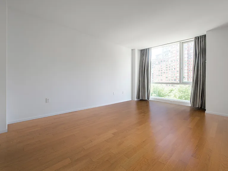 200 Chambers St #5C — Photo 9