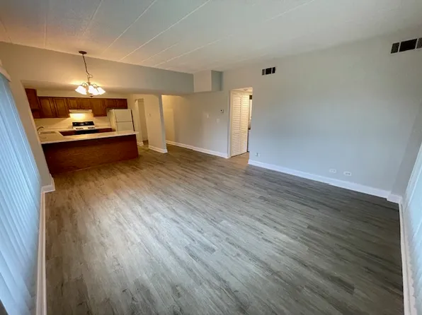Lakeview Terrace Apartments, 103 N Milwaukee Ave APT C7, Lake Villa, IL 60046
