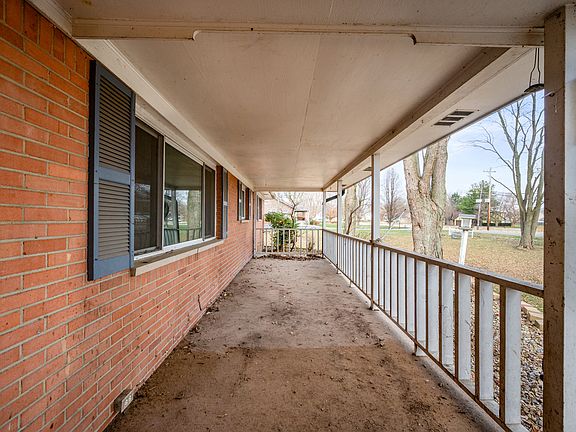 2nd image of 9443 N Michigan Rd