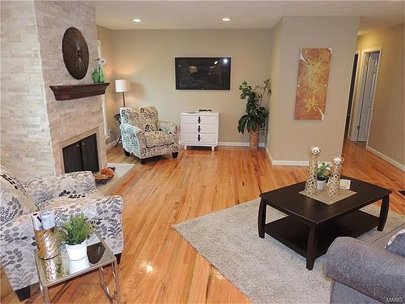 3rd image of 1216 Oak Bark Dr
