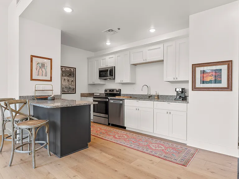 The Grad Luxury Apartments — Photo 13