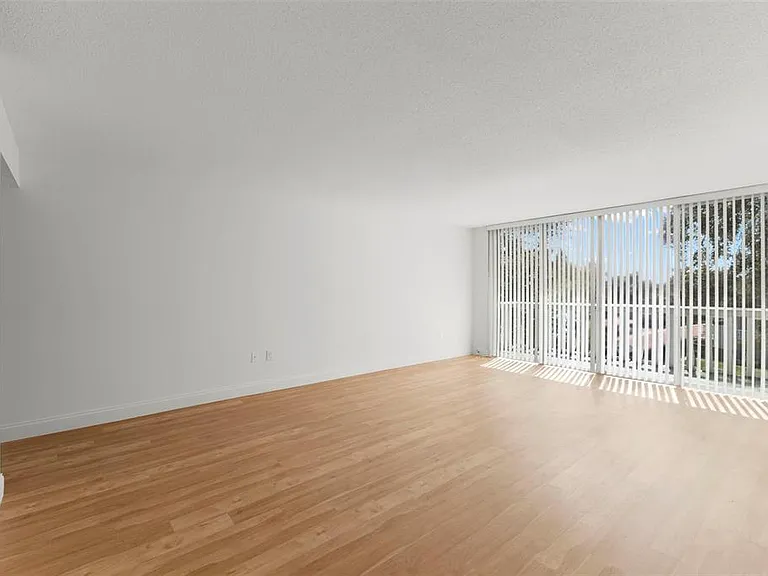 1001 Pearce Dr #302 — Photo 15
