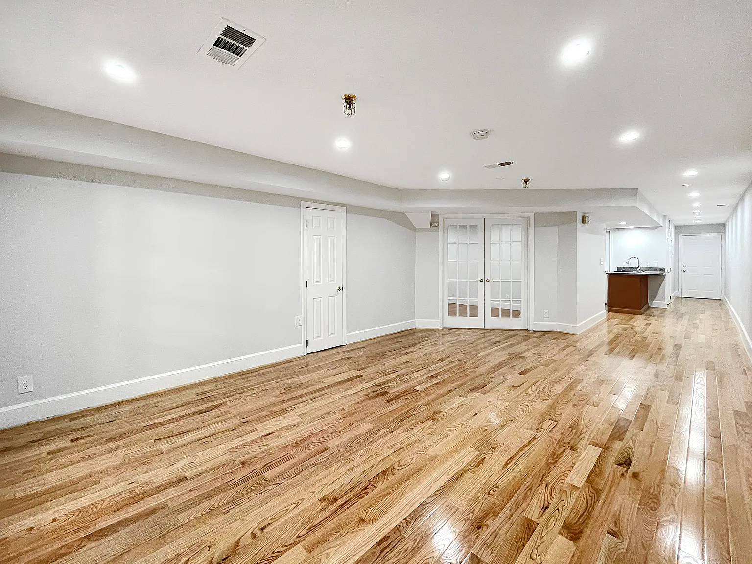 2 bed, 990 sqft, $3,500 — Photo 3