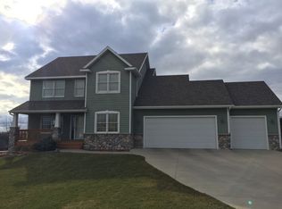 1882 Sandbar Cir, Waconia, MN 55387
