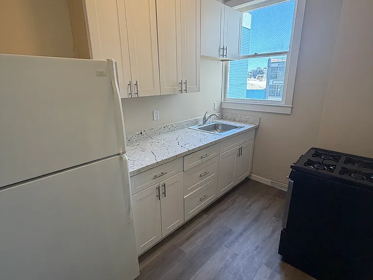 1040 Howard St #7 — Photo 7