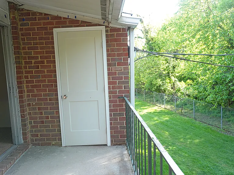 Edmondson Park Apartments — Photo 24