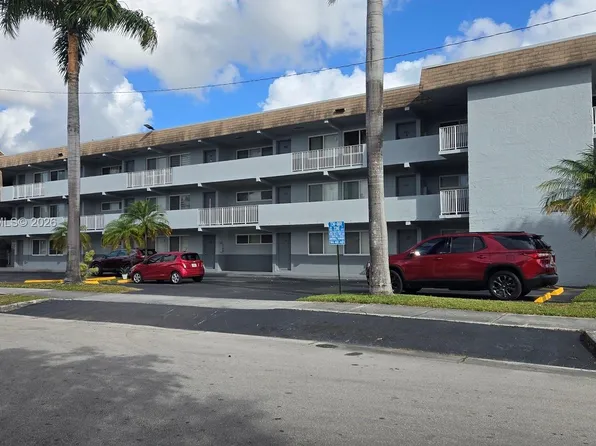 11005 SW 1st St, Sweetwater, FL