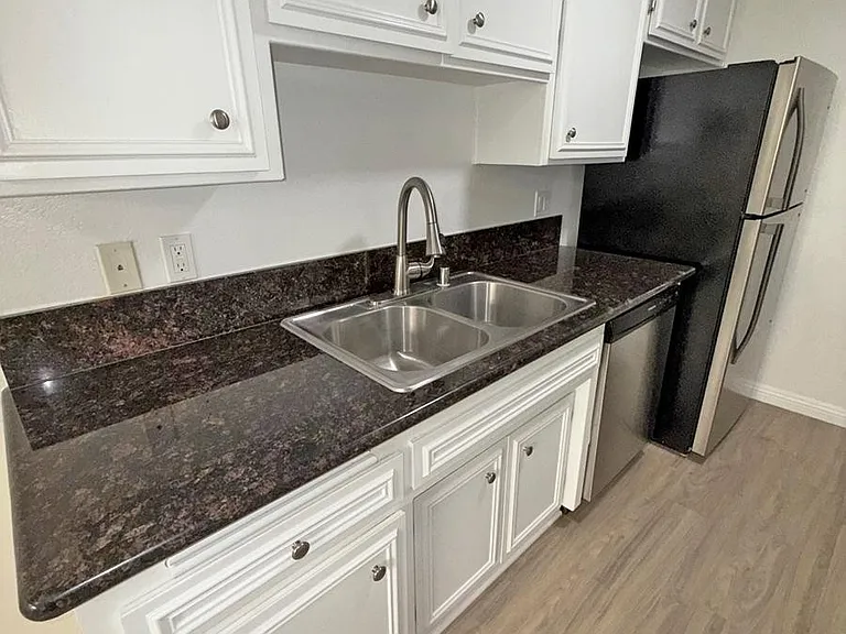 1940 Malcolm Ave #103 — Photo 5