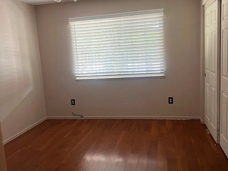 Yucca St — Photo 21