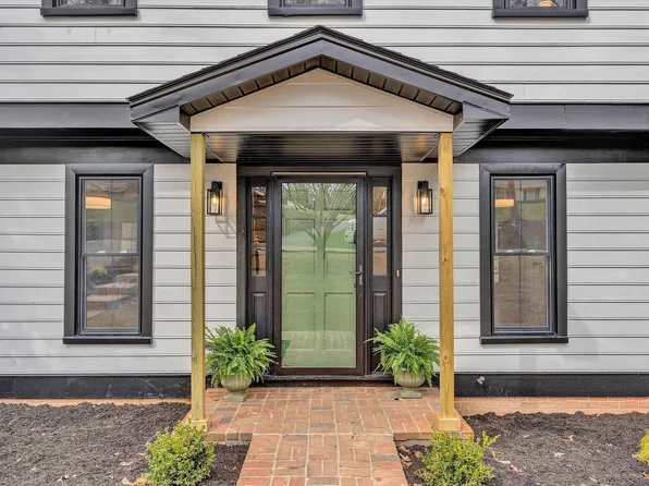 2825 Fairway Forest Dr, Salem, VA 24153