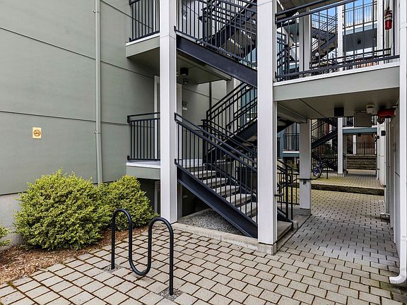 3rd image of 4215-4221 9th Ave NE #D83ec4b6e