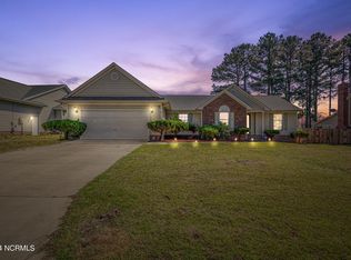 527 Raintree Rd, Jacksonville, NC 28540