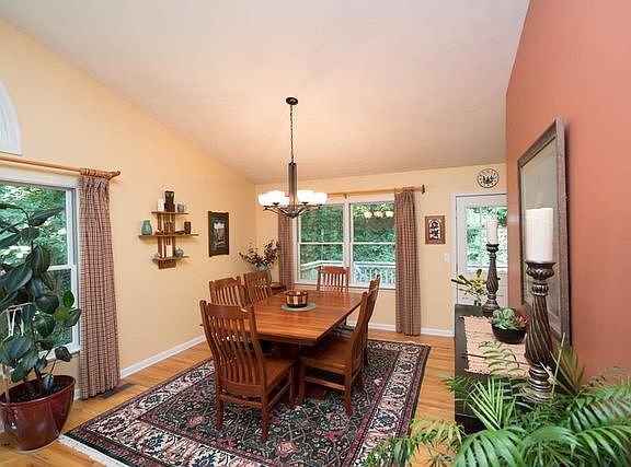 5th image of 145 Magnolia Ct
