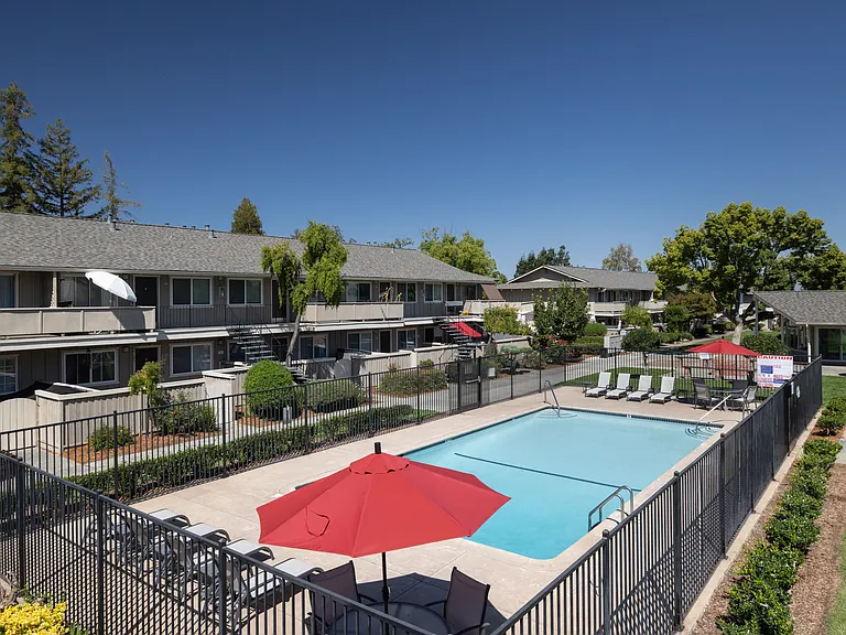 Los Gatos Gardens — Photo 30