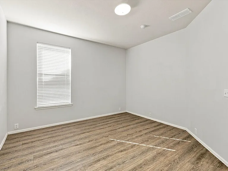 2812 Thorncreek Ln — Photo 18
