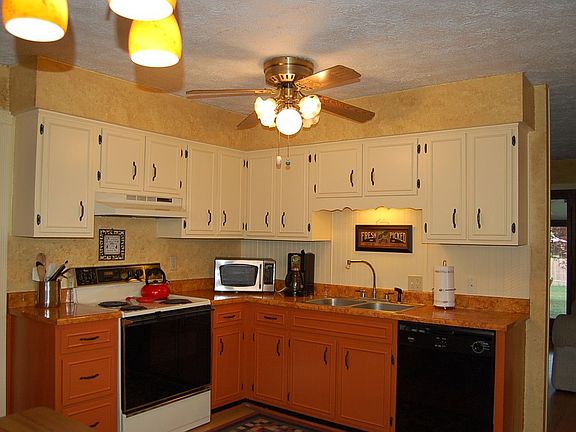 Nicely updated Kitchen!