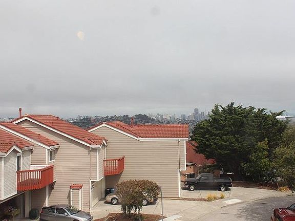 5th image of 6 Carpenter Ct