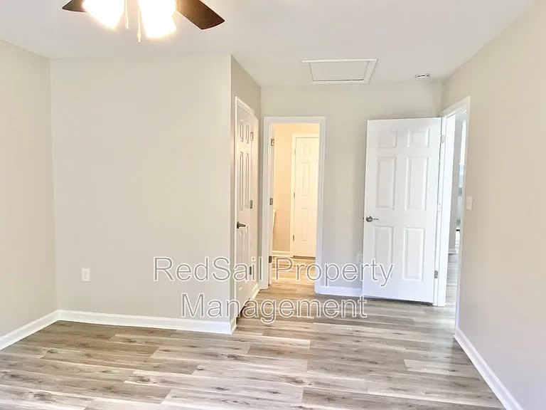 39 Whites Ln #A — Photo 6