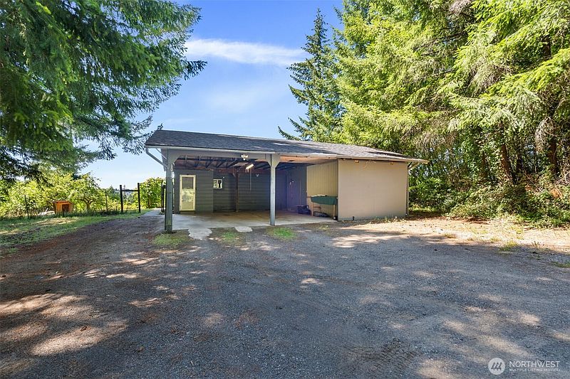 3rd image of 1015 Coal Creek Road